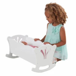 KidKraft Lil’ Doll Cradle -Stokke Store 24 e531698e 5d07 4d40 ac37 43943369344e