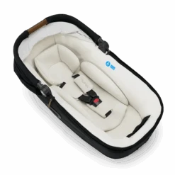 Nuna Car Seat Cari™ Next Caviar 14 Nuna Car Seat Cari™ Next Caviar -Stokke Store Nuna CARInext caviar harness GL shadow Web 700a
